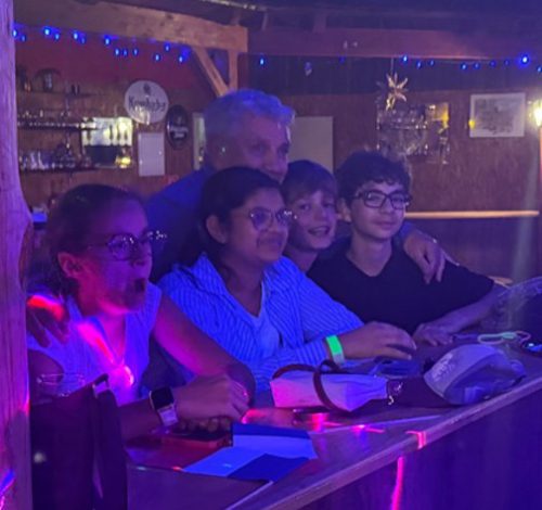 En-soiree-organisee-par-les-hotes 